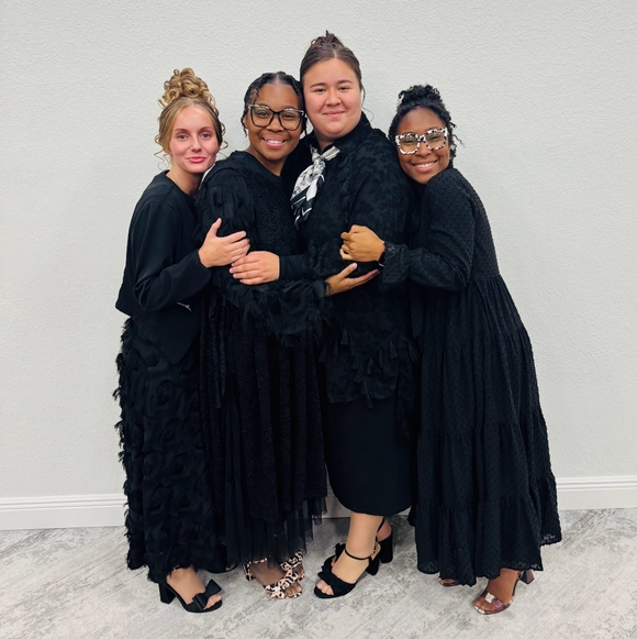 Meet your Posher, Cloey - Picture 3 of 9